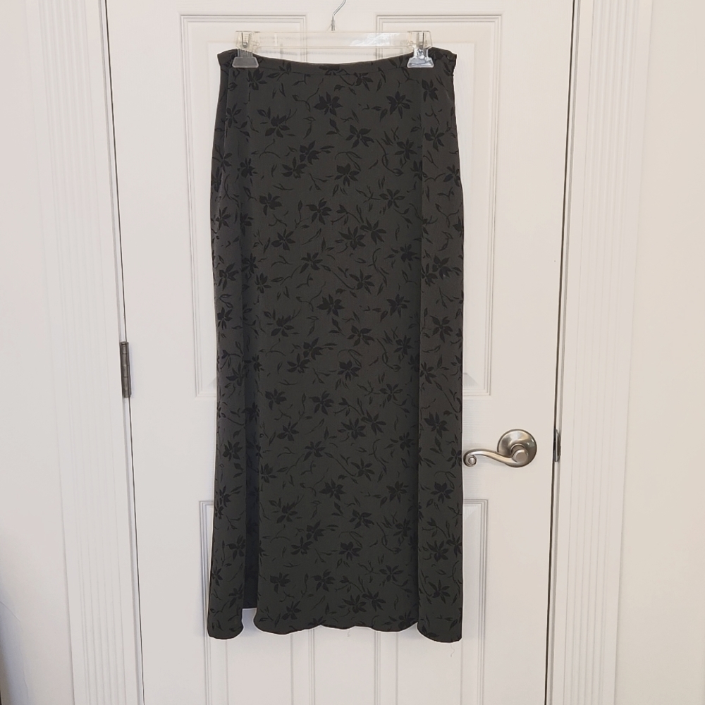 Jones New York Women's long floral skirt size 12